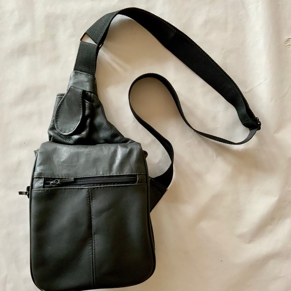Vintage BILL BLASS BBDesign Cross Over Leather Bag